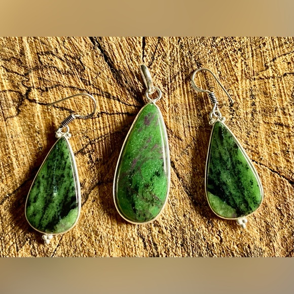Ruby Zoisite Pendant & Earrings - Picture 11 of 13